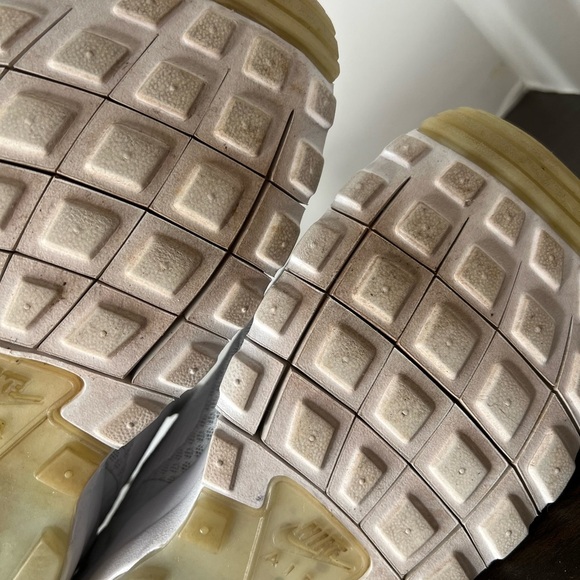 Nike White Athletic Shoes with Cushioned Sole - Picture 6 of 6